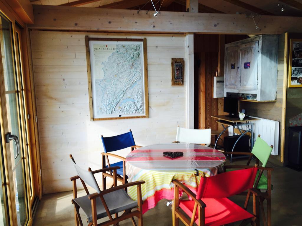 Gite Les Cigognes Orchamps-Vennes Ruang foto