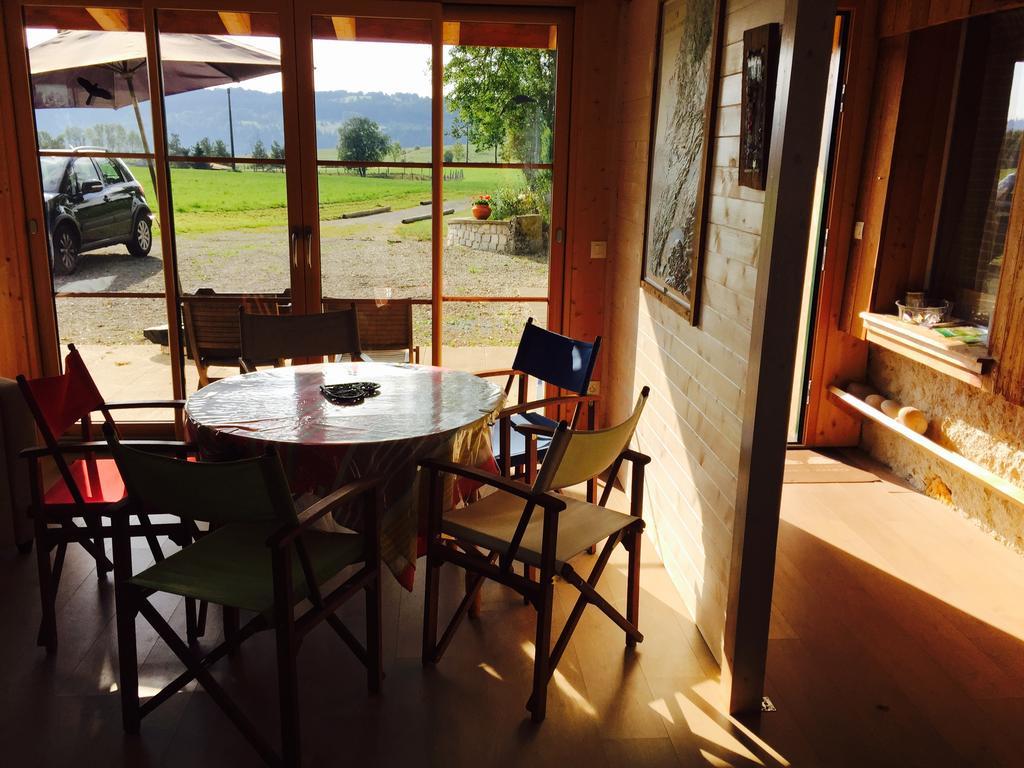 Gite Les Cigognes Orchamps-Vennes Ruang foto
